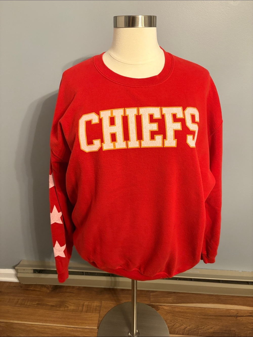 Gildan Red Chiefs and Travis Kelce Crewneck Sweatshirt